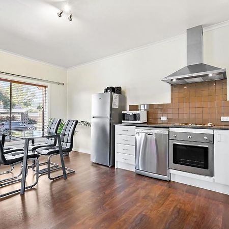 Short Stays Gippsland Trafalgar Екстериор снимка